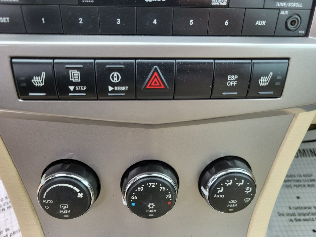 Used 2008 Chrysler Sebring Limited w/ Luxury Group FWD image 19