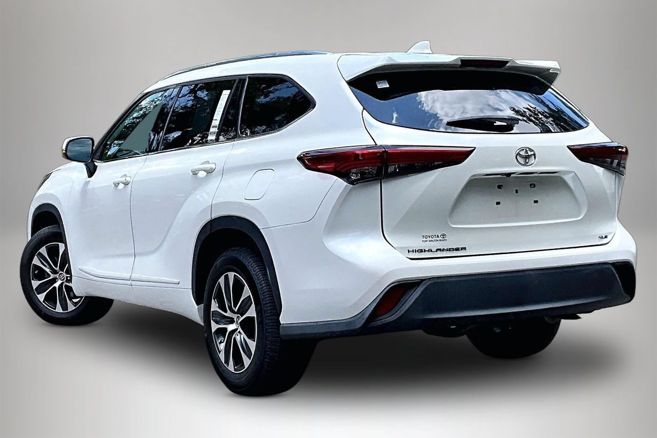 Used 2020 Toyota Highlander XLE FWD image 4