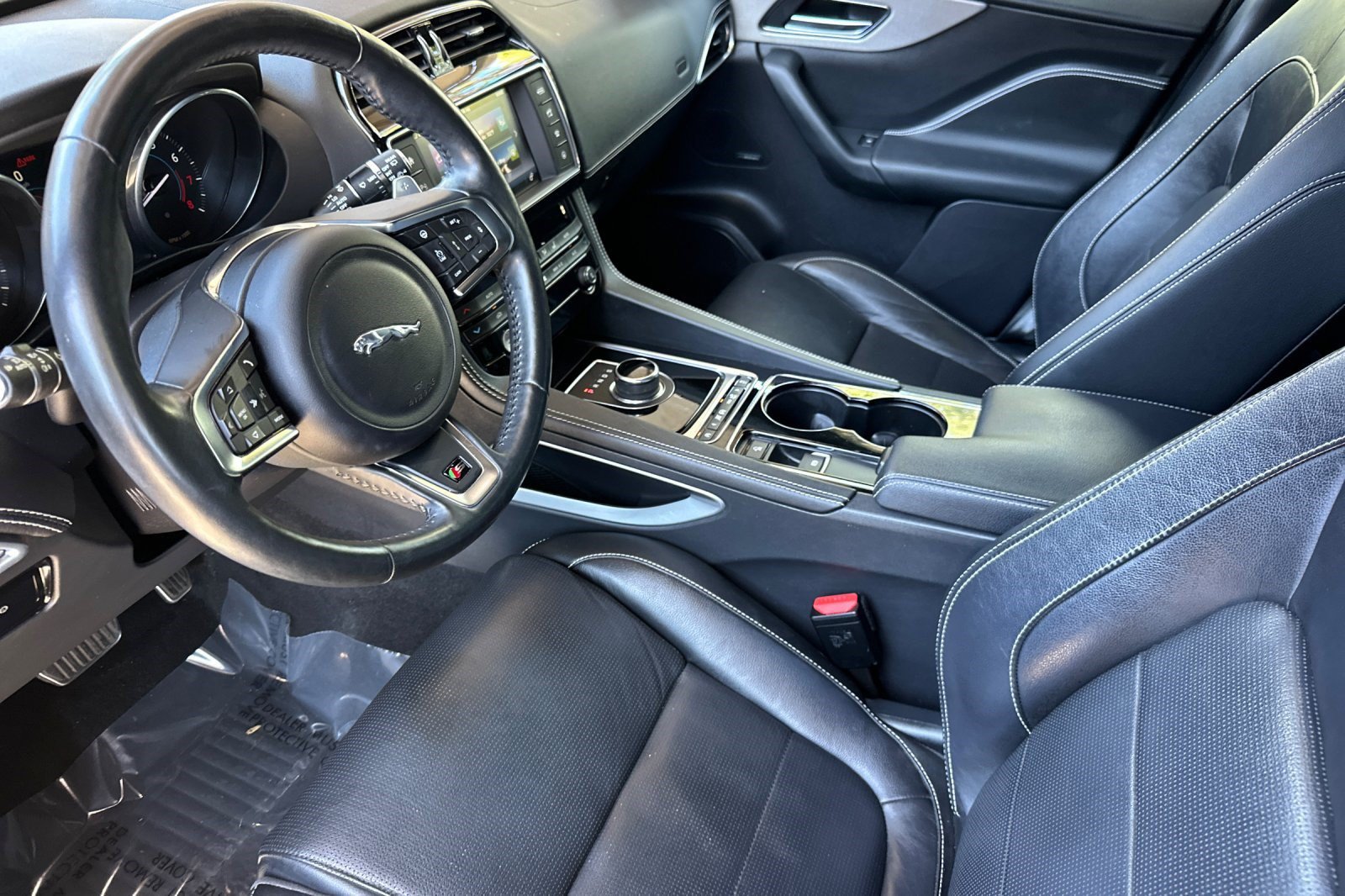 Used 2017 Jaguar F-PACE S AWD/4WD image 4