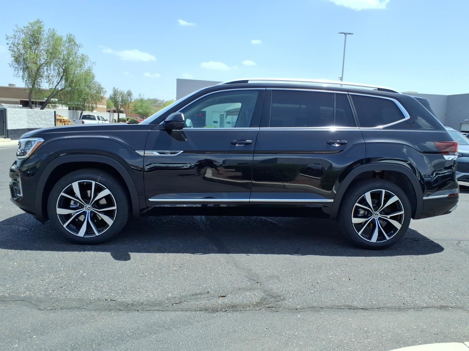 New 2026 Volkswagen Atlas SEL Premium R-Line AWD/4WD image 2