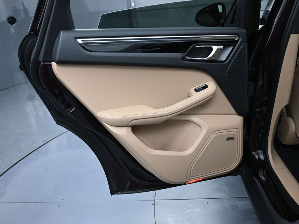 Certified 2025 Porsche Macan image 23