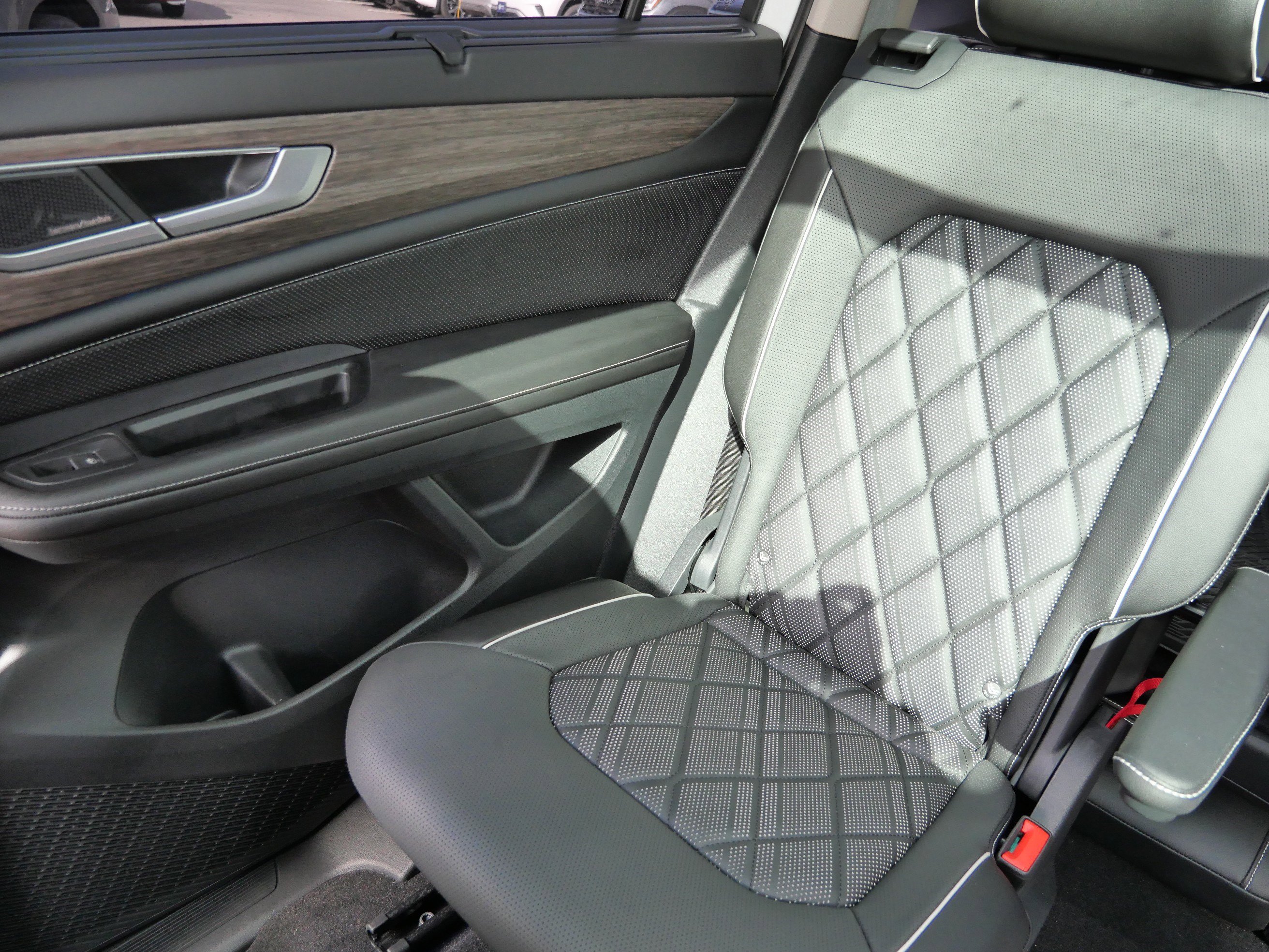 Certified 2024 Volkswagen Atlas SEL Premium R-Line image 12