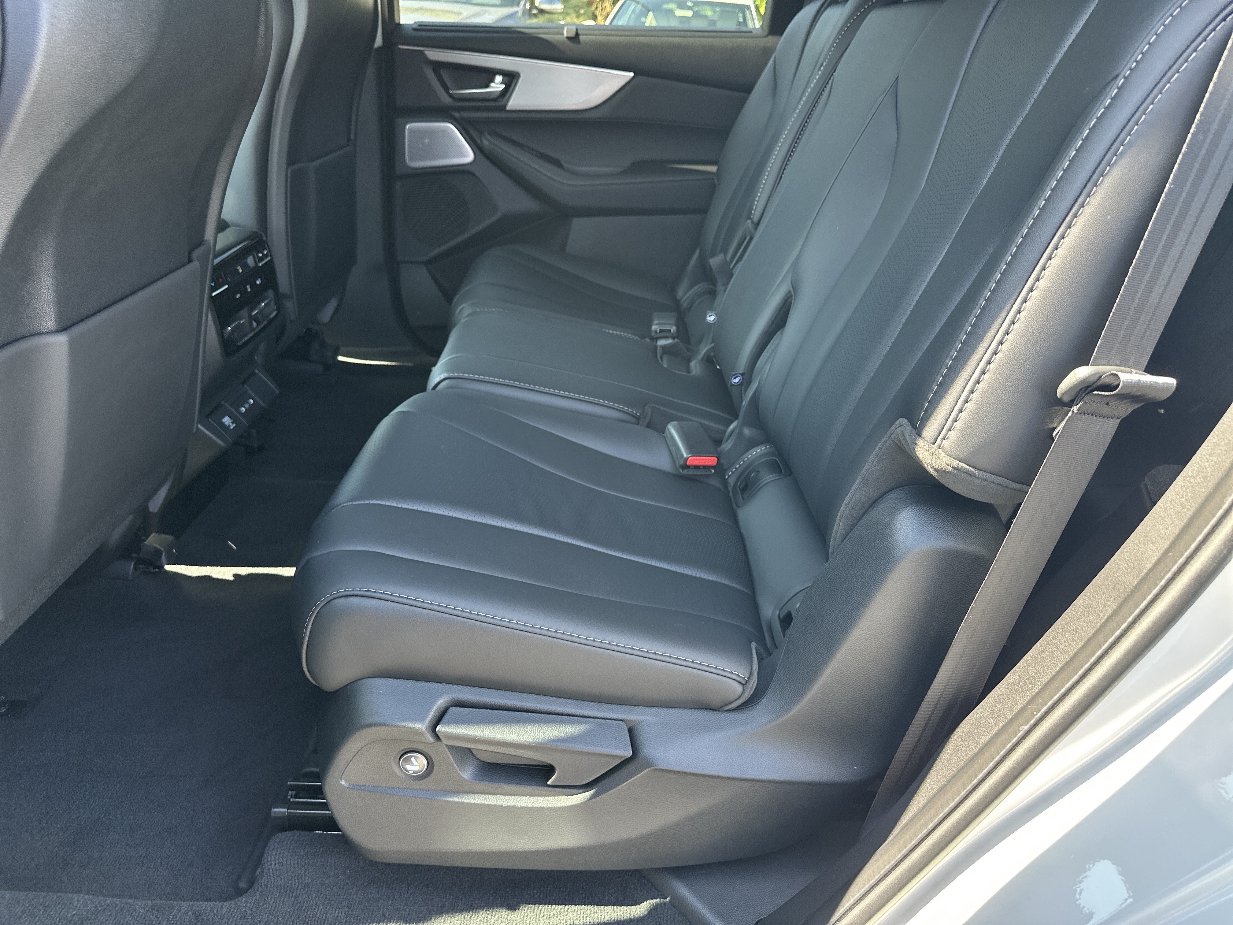 Certified 2026 Acura MDX w/ Technology Package FWD image 25