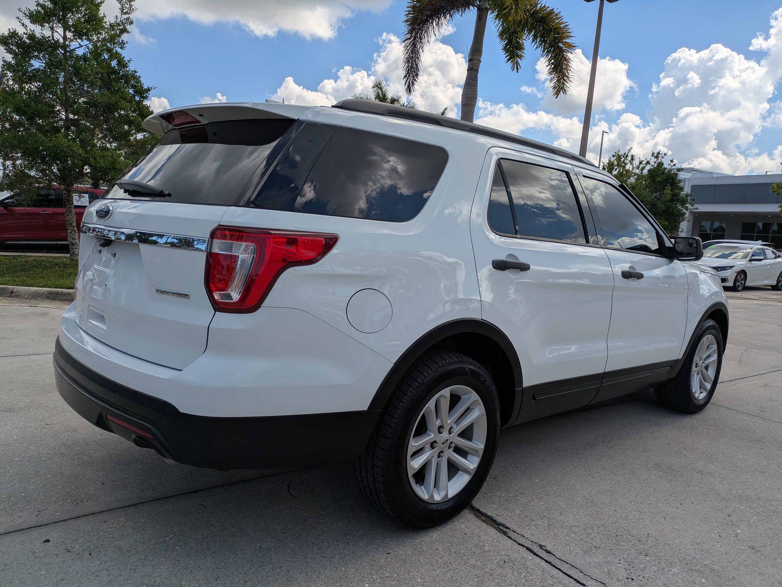 Used 2016 Ford Explorer FWD image 4