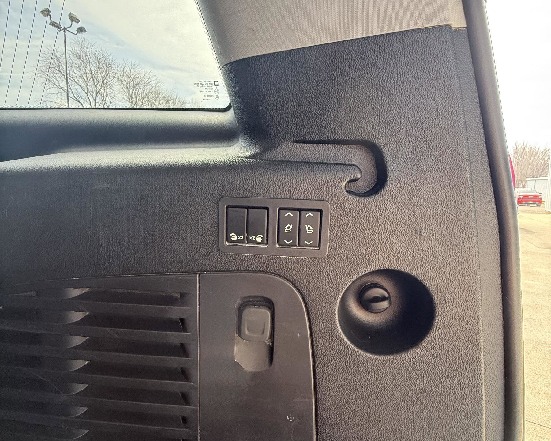 Used 2018 Chevrolet Suburban LT w/ LT Signature Package image 22