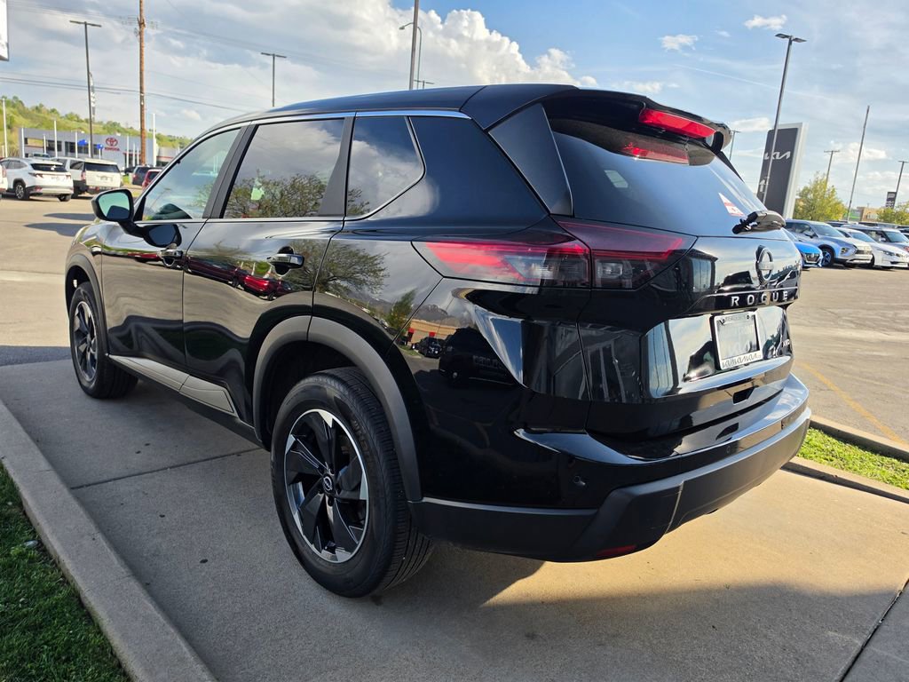 Used 2025 Nissan Rogue SV image 7