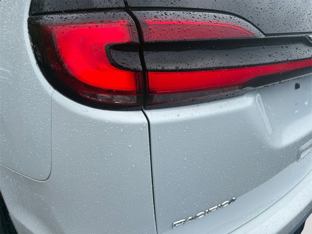 Used 2023 Chrysler Pacifica Limited w/ Trailer Tow Group image 21