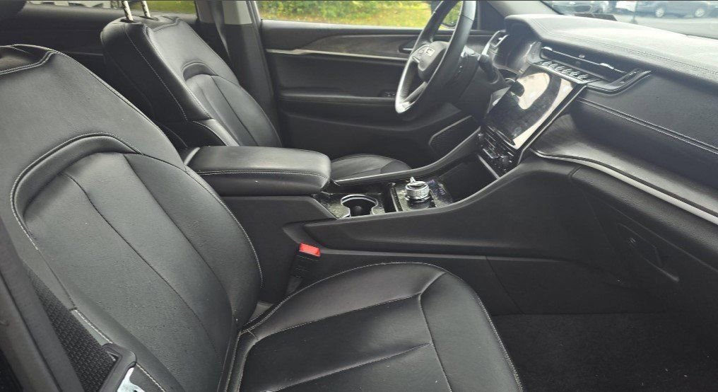 Used 2022 Jeep Grand Cherokee L Limited w/ MOPAR Finishing Package image 13