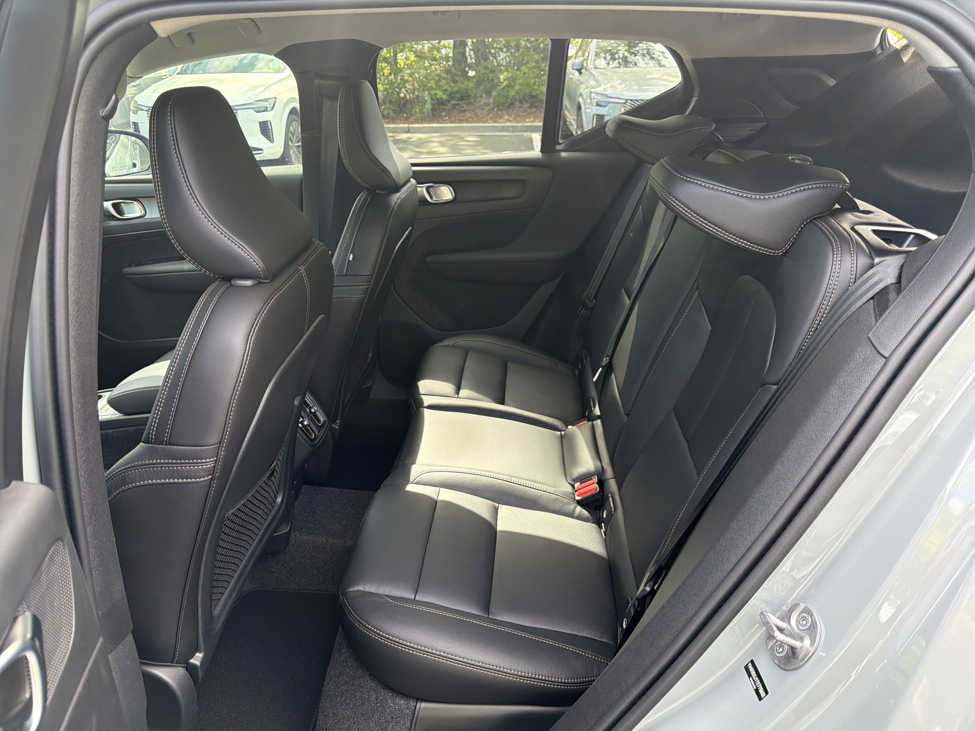 New 2026 Volvo XC40 B4 Core w/ Climate Package FWD image 33