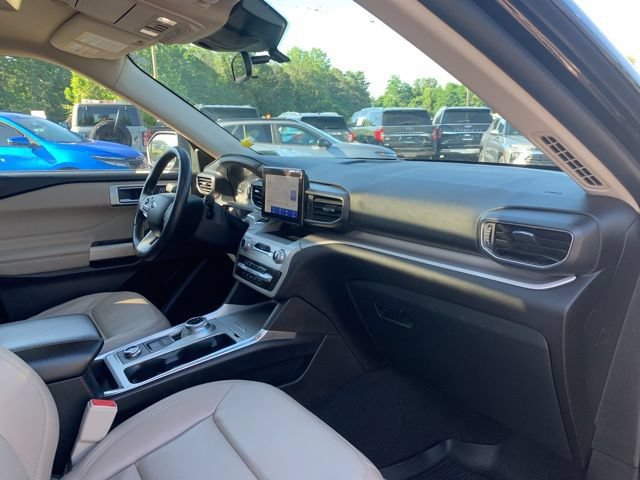 Used 2023 Ford Explorer XLT w/ Equipment Group 202A AWD/4WD image 17