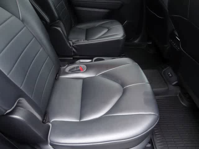 Used 2021 Toyota Highlander XLE AWD/4WD image 24