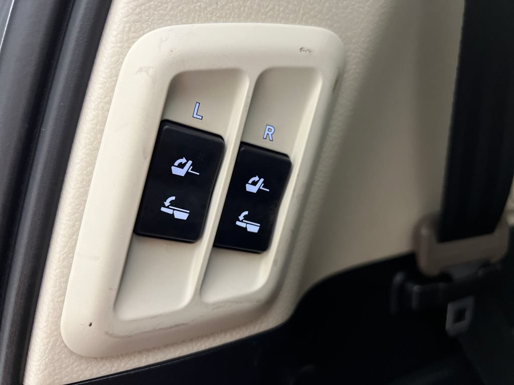 Used 2022 Lexus GX 460 Premium w/ Accessory Package AWD/4WD image 45