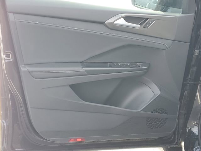 New 2026 Volkswagen Taos SE FWD image 8