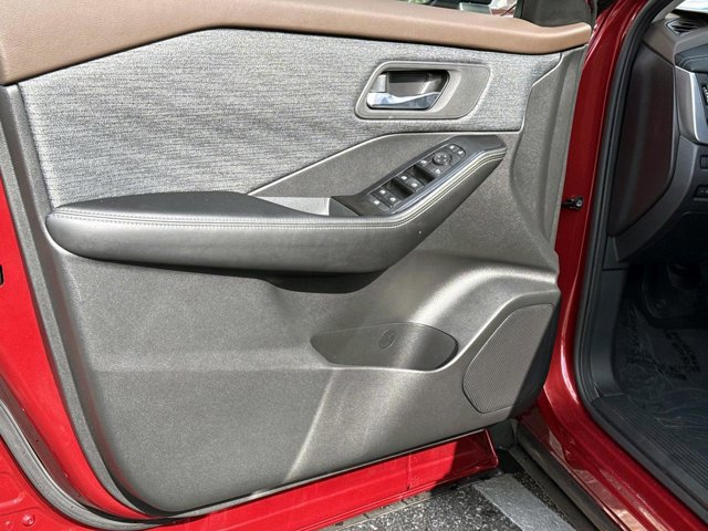 Used 2023 Nissan Rogue SV FWD image 17