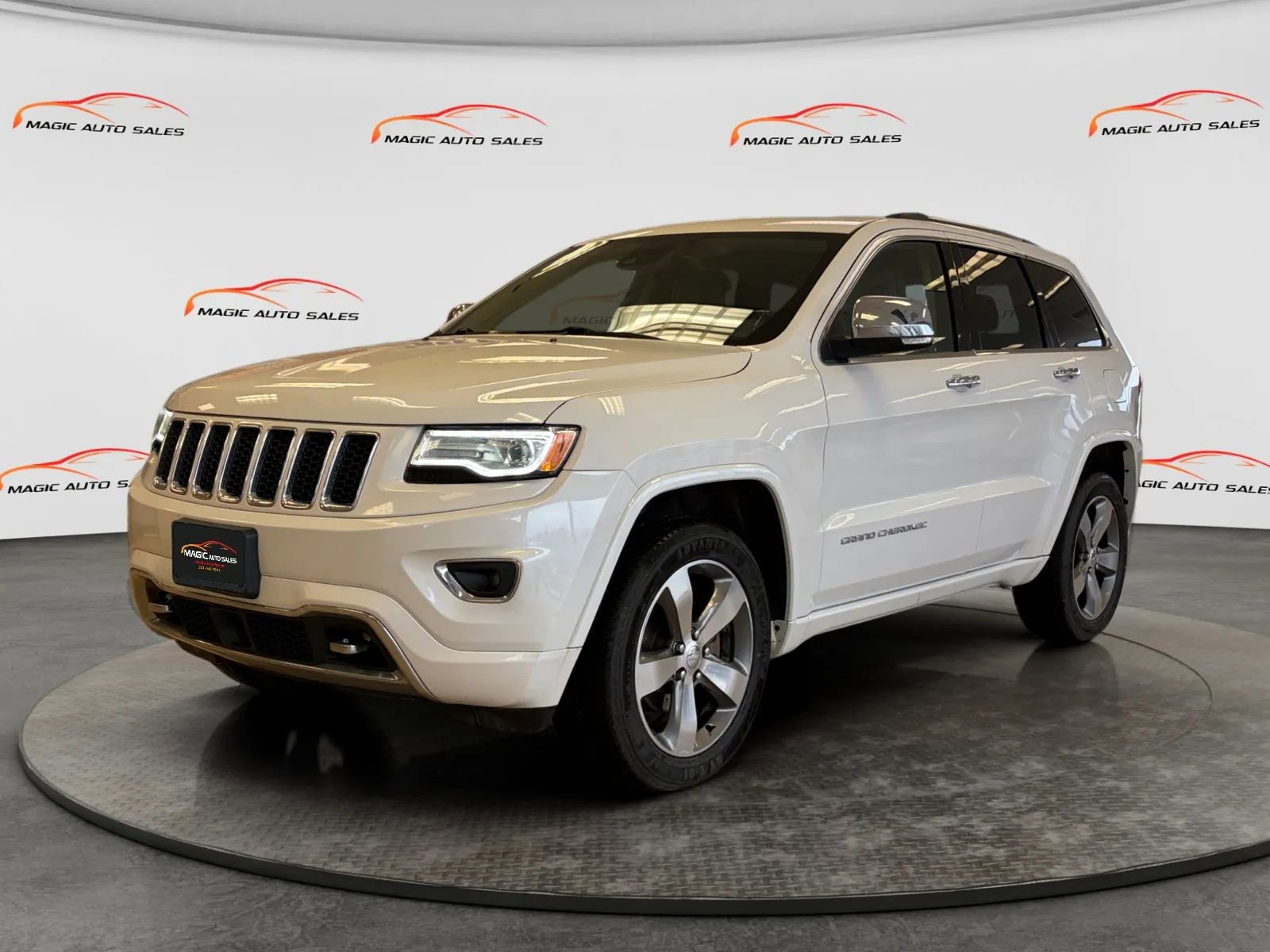 Used 2016 Jeep Grand Cherokee Overland w/ Advanced Technology Group AWD/4WD image 42