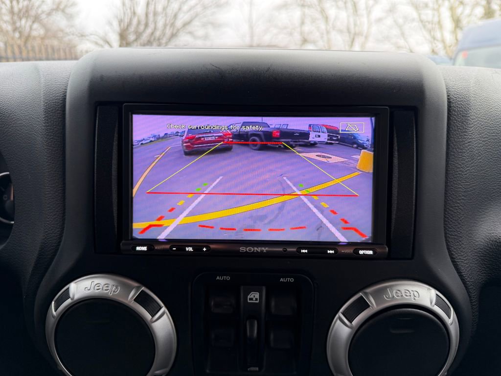 Used 2016 Jeep Wrangler Unlimited Sahara w/ Connectivity Group image 19