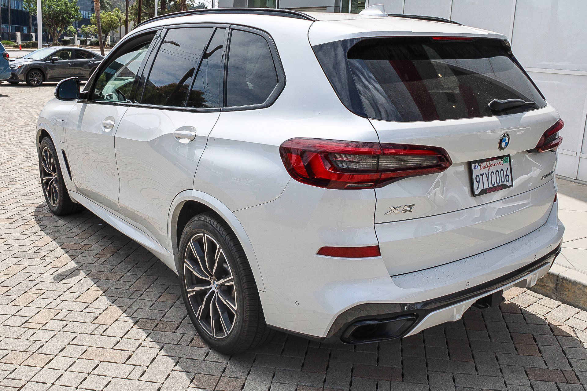Used 2021 BMW X5 xDrive45e w/ M Sport Package AWD/4WD image 9