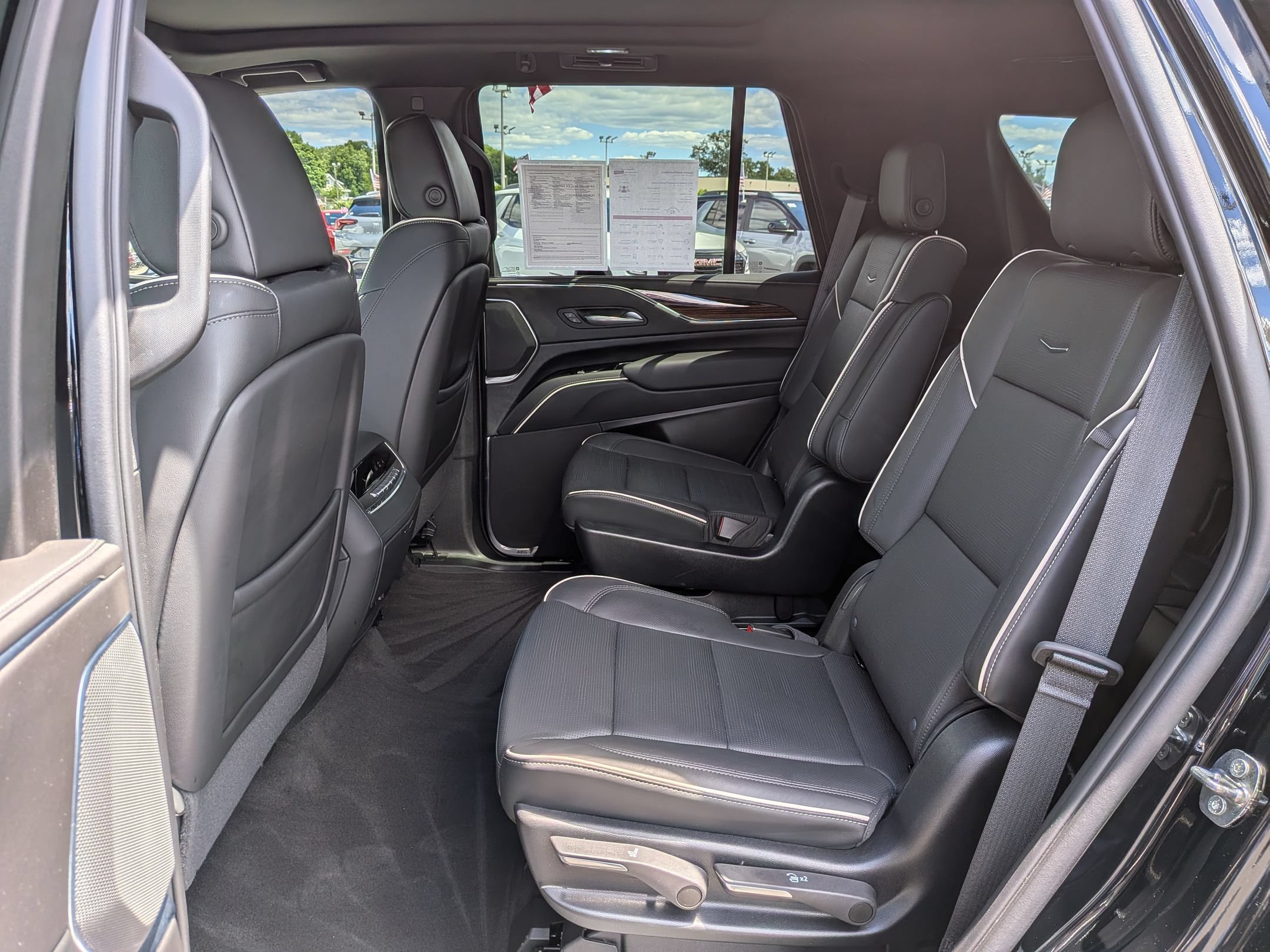 Certified 2023 Cadillac Escalade Premium Luxury AWD/4WD image 25