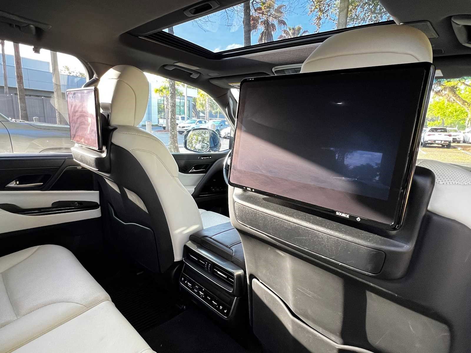 Used 2022 Lexus LX 600 4WD w/ Appearance Package image 44