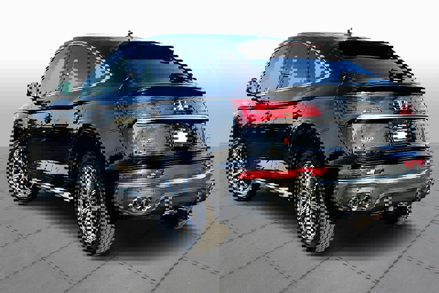 Used 2022 Audi SQ5 Premium image 11