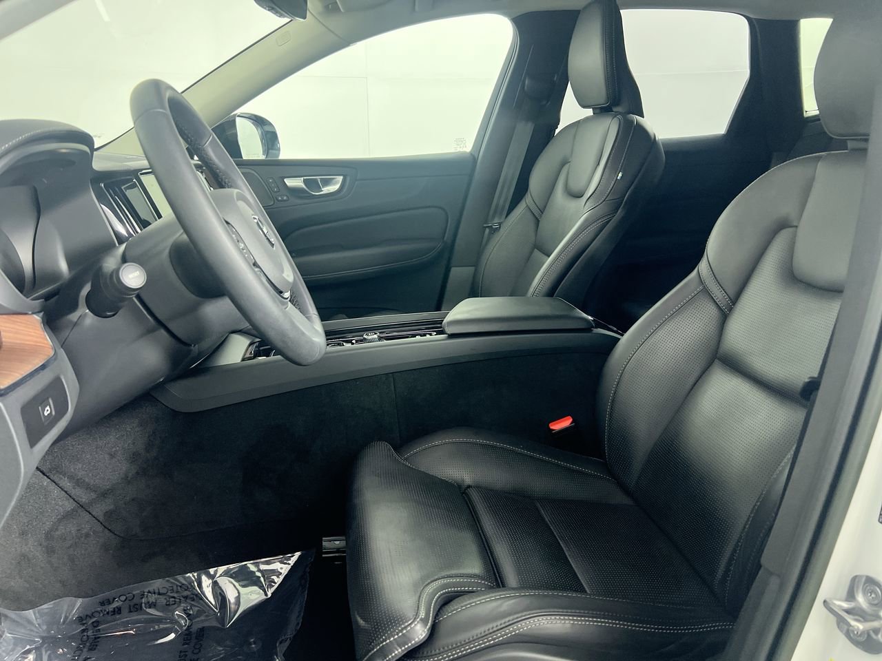 Used 2023 Volvo XC60 B5 Ultimate w/ Protection Package Premier FWD image 12