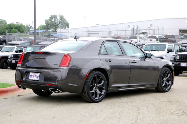 Used 2023 Chrysler 300 Touring L w/ Comfort Group RWD image 5