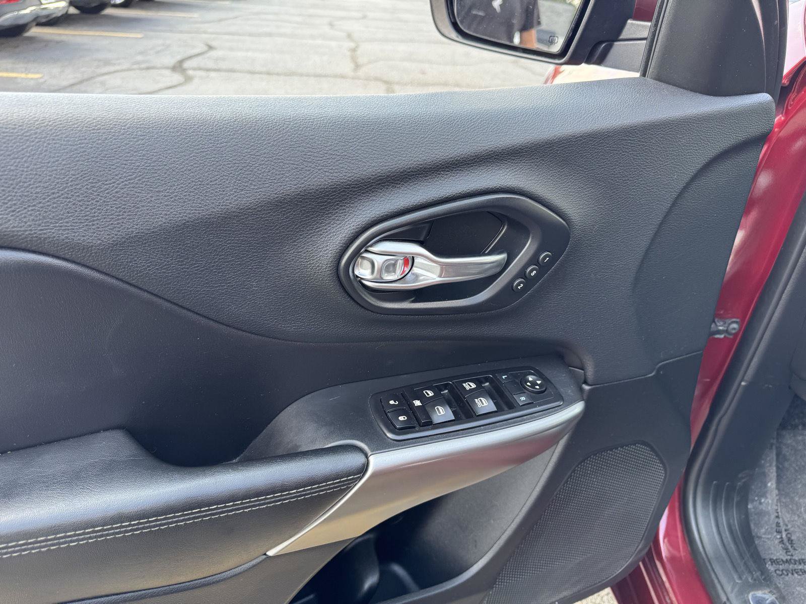 Used 2019 Jeep Cherokee High Altitude AWD/4WD image 17