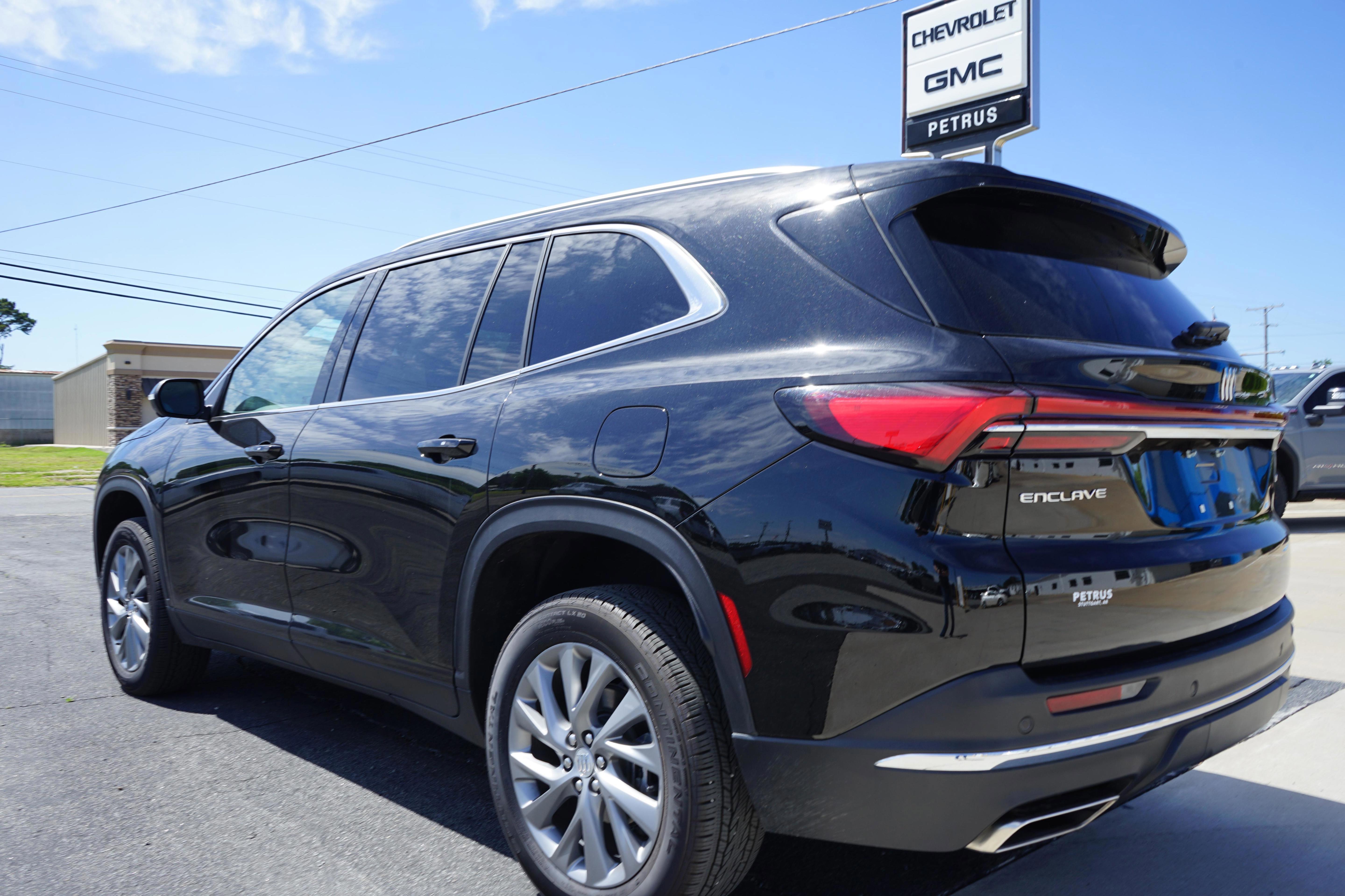 Used 2025 Buick Enclave Preferred FWD image 3