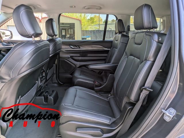 Used 2023 Jeep Grand Cherokee L Limited w/ Black Appearance Package image 20