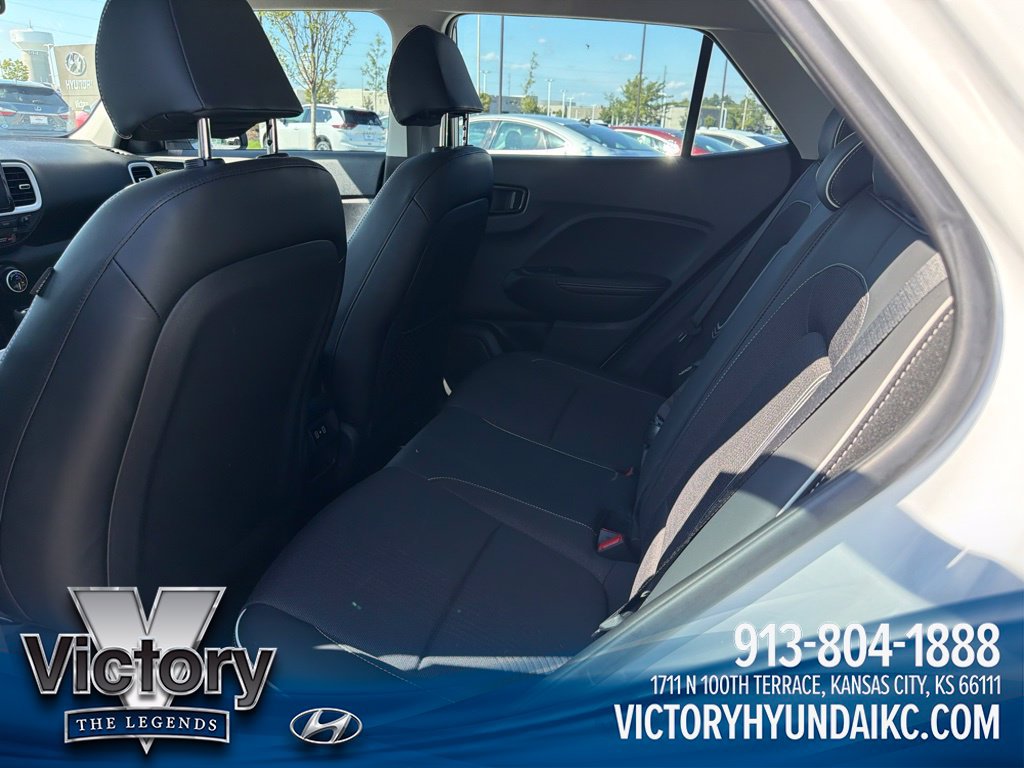 Used 2025 Hyundai Venue Limited FWD image 9