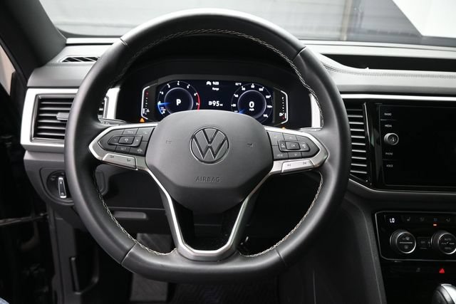 Used 2022 Volkswagen Atlas Cross Sport SE w/ Panoramic Sunroof Package FWD image 3
