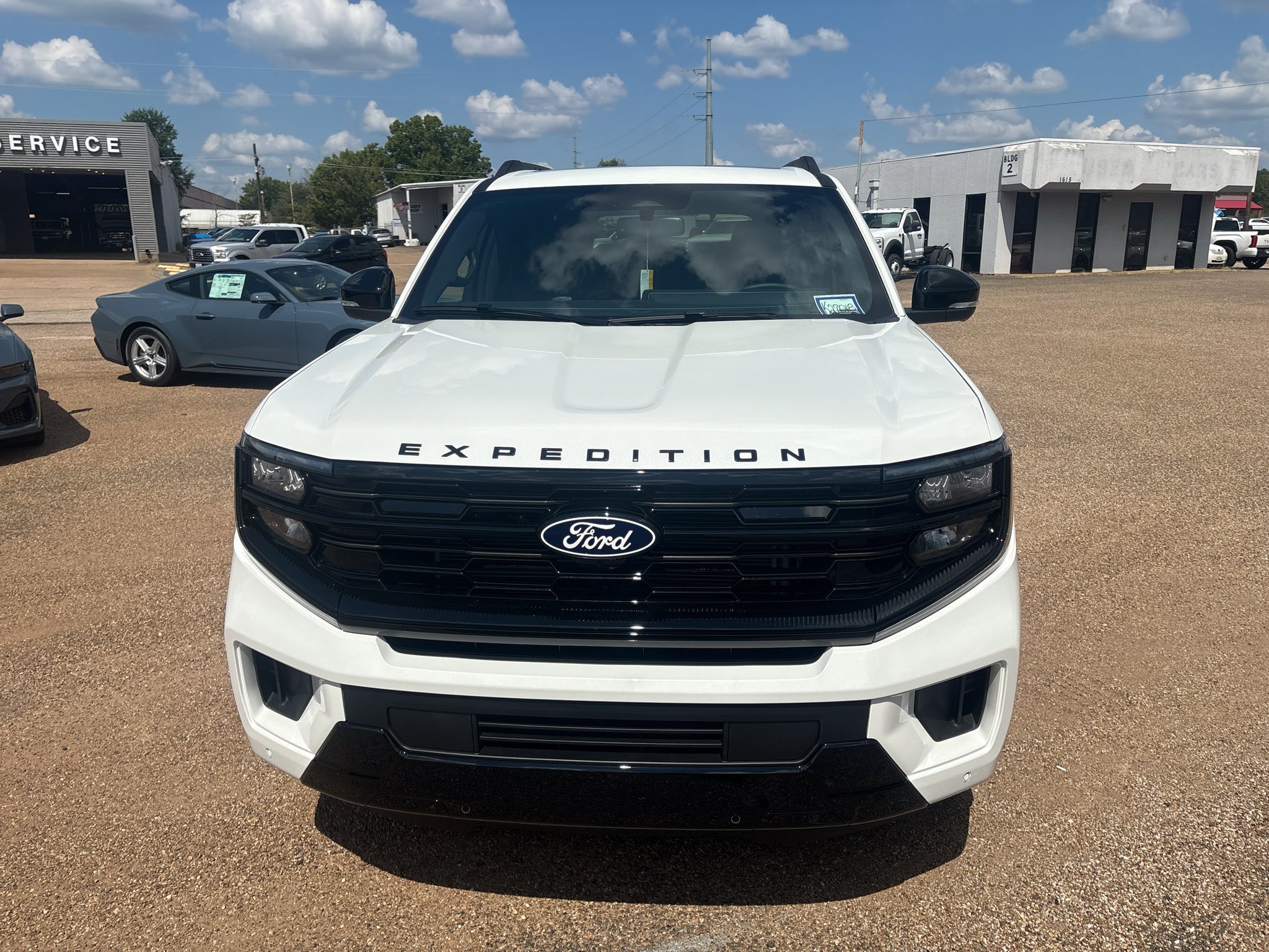 New 2027 Ford Expedition Platinum w/ Stealth Appearance Package AWD/4WD image 2