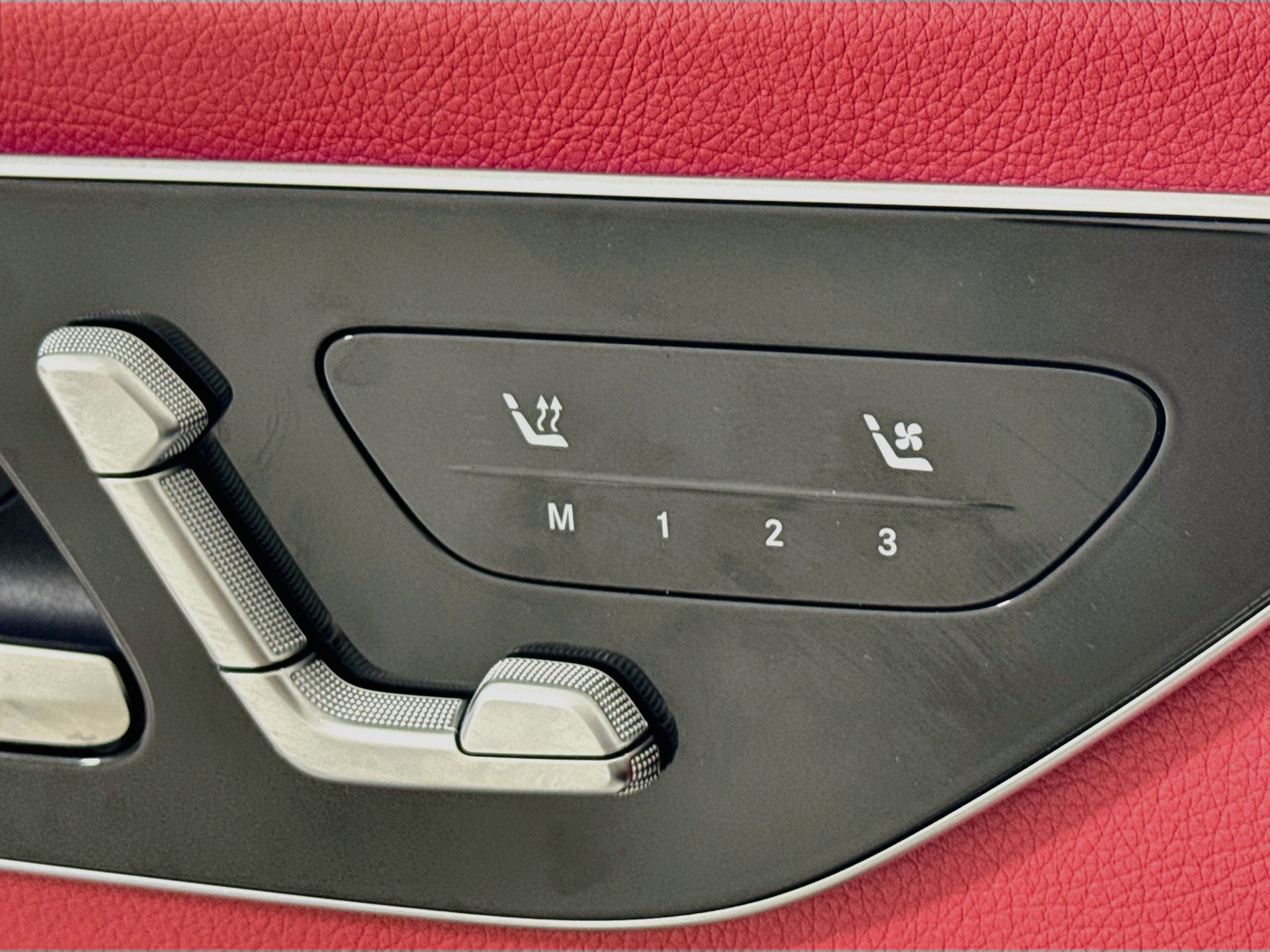 Used 2024 Mercedes-Benz CLE 300 4MATIC Coupe image 22