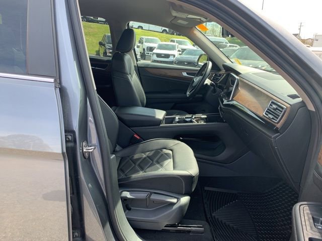 Used 2025 Volkswagen Atlas SE FWD image 14