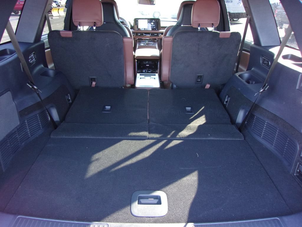 Used 2025 Lincoln Aviator Reserve w/ Equipment Group 201A AWD/4WD image 14