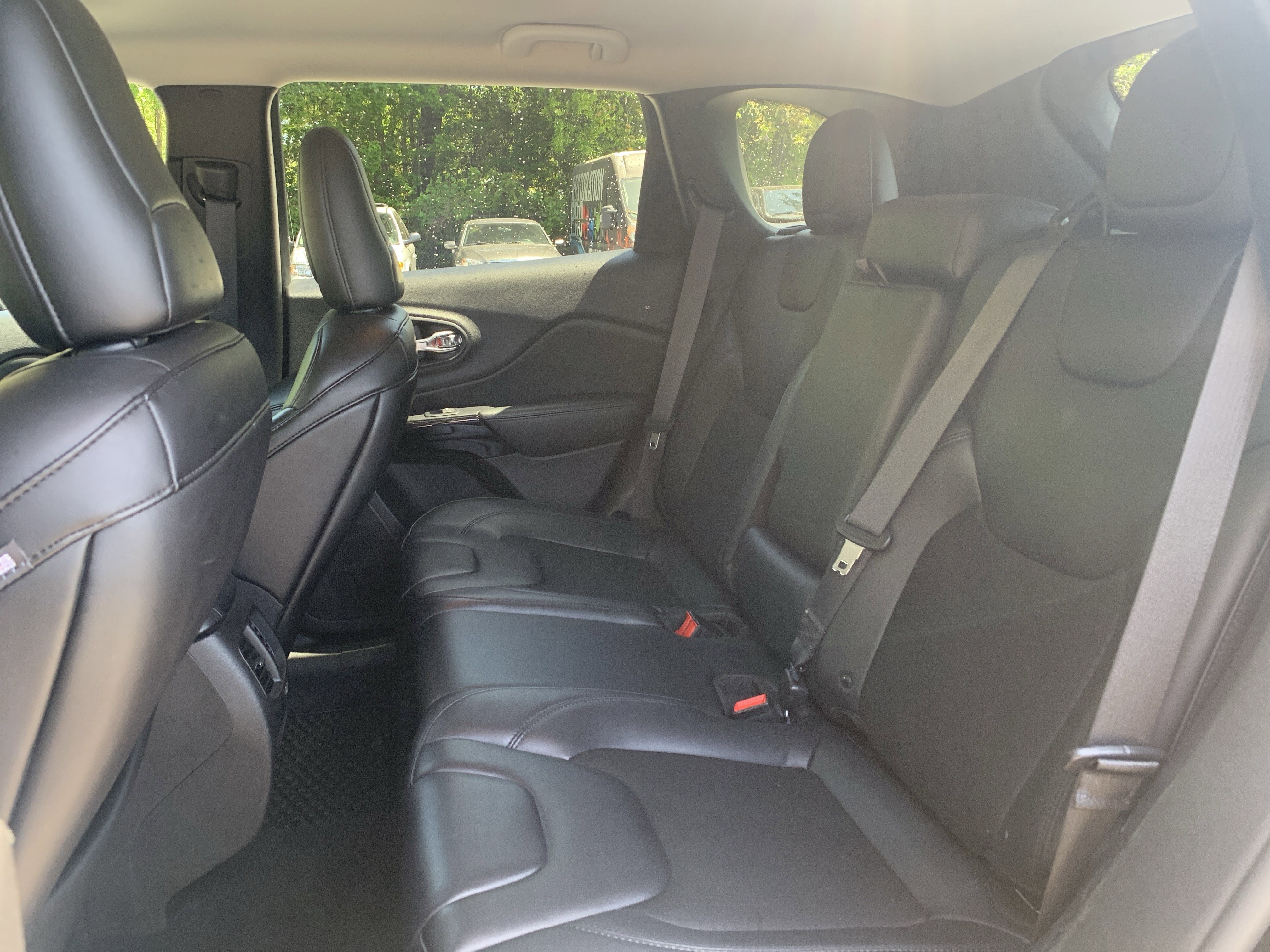 Used 2019 Jeep Cherokee Latitude Plus image 28