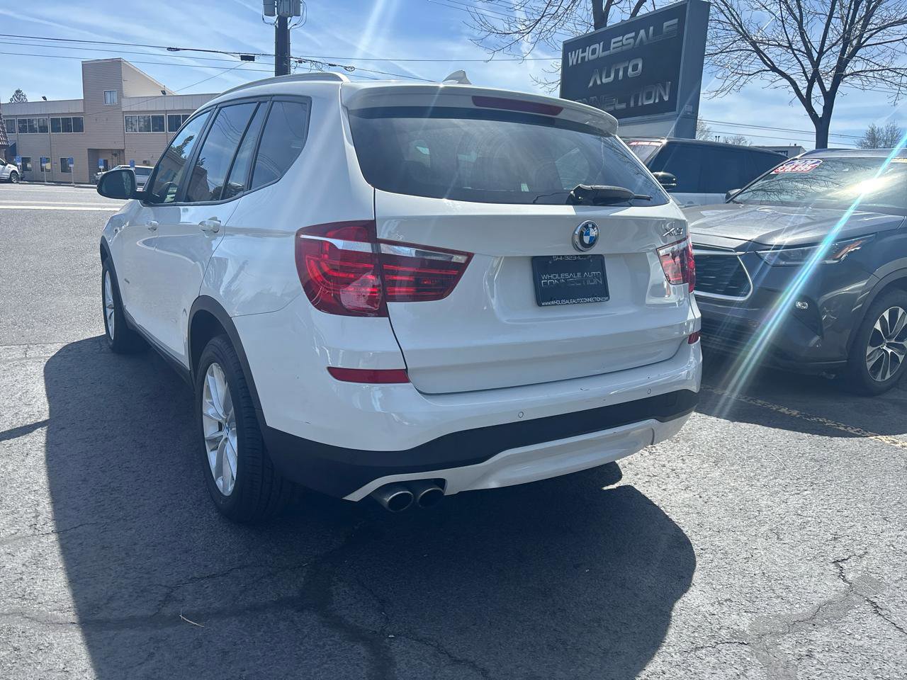 Used 2017 BMW X3 xDrive28i w/ Driving Assistance Package AWD/4WD image 4
