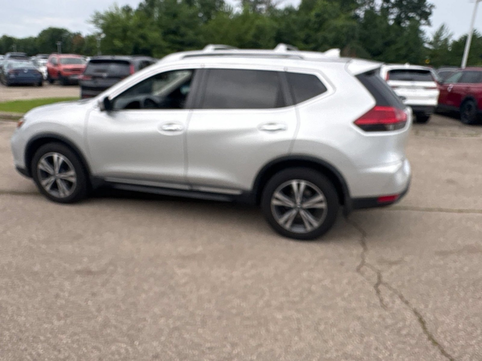 Used 2017 Nissan Rogue SL w/ SL Premium Package AWD/4WD image 11