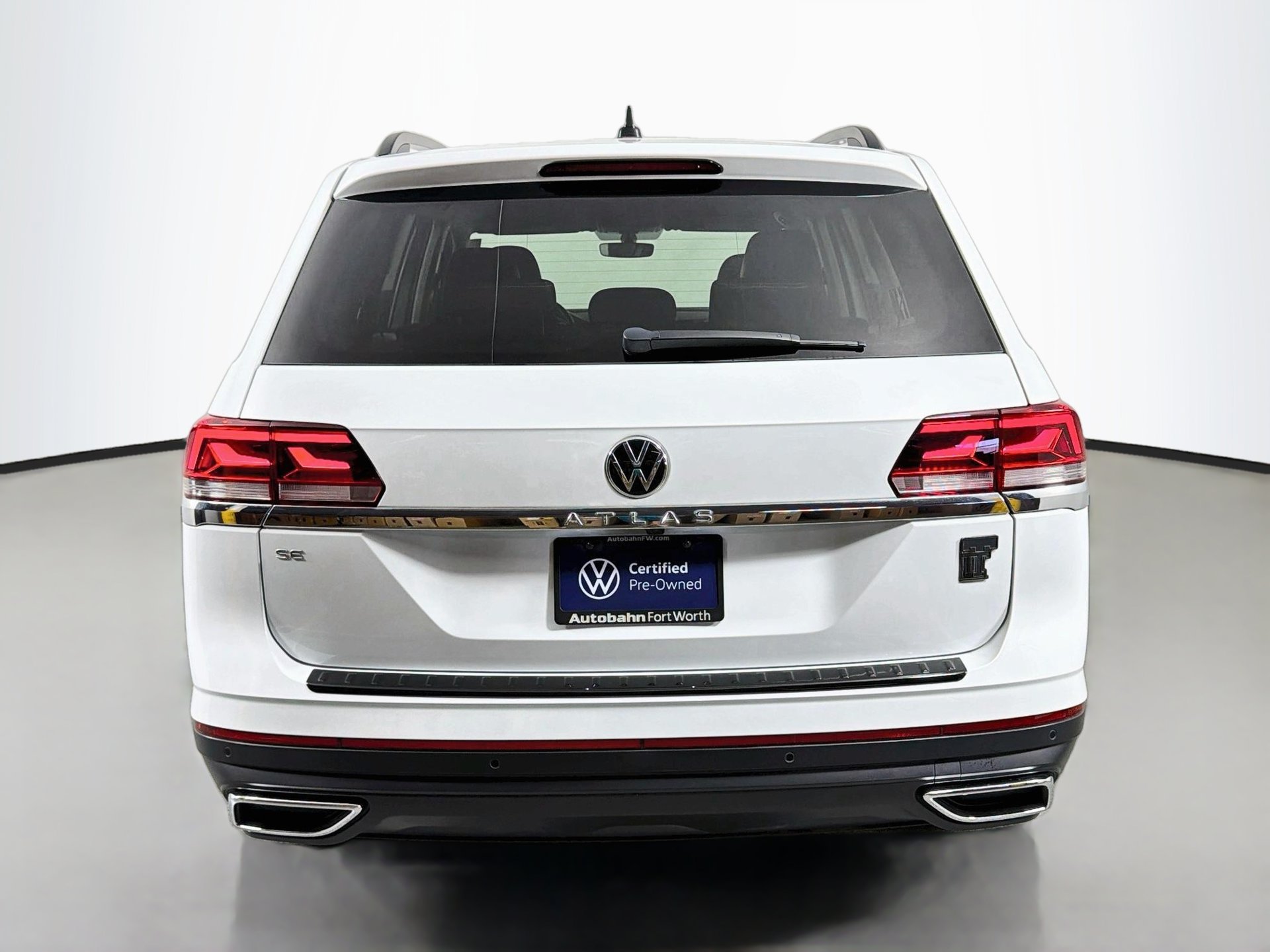 Certified 2023 Volkswagen Atlas SE w/ Black Wheel Package FWD image 6