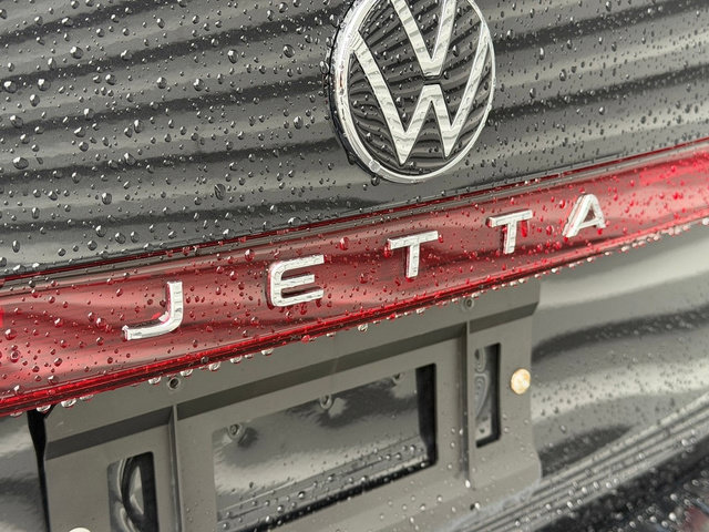Used 2025 Volkswagen Jetta SE FWD image 5