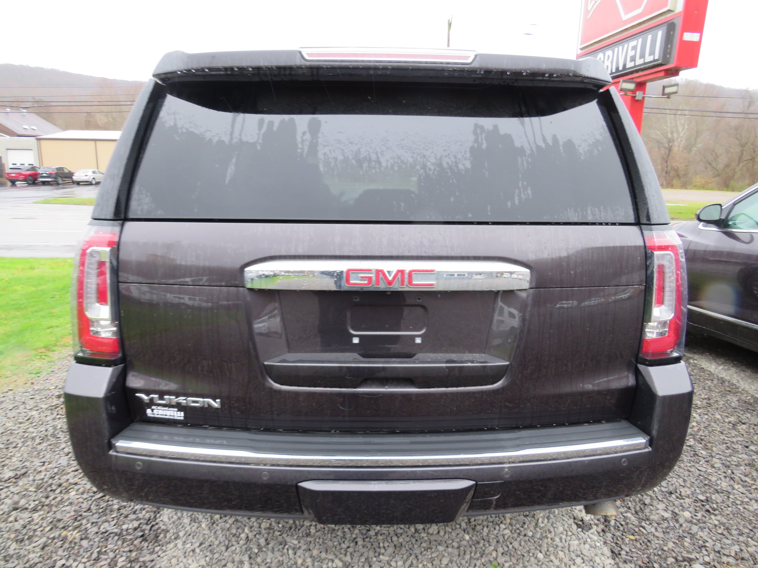 Used 2015 GMC Yukon Denali w/ Premium Package AWD/4WD image 4