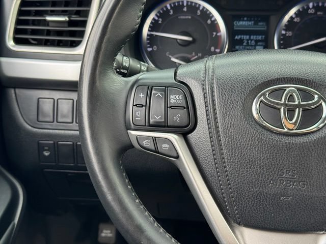 Used 2014 Toyota Highlander Plus AWD/4WD image 24