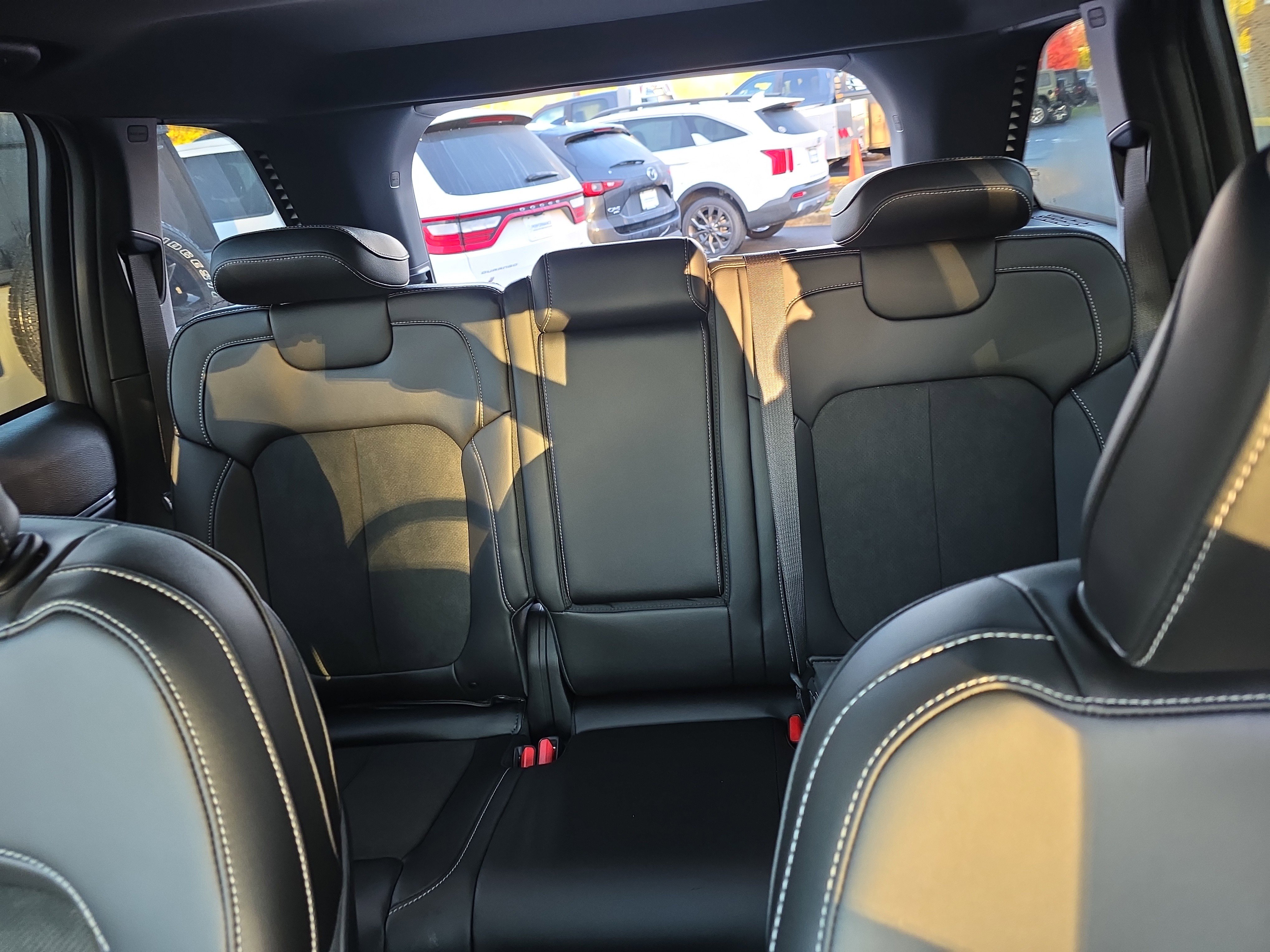 New 2025 Jeep Grand Cherokee Altitude image 33