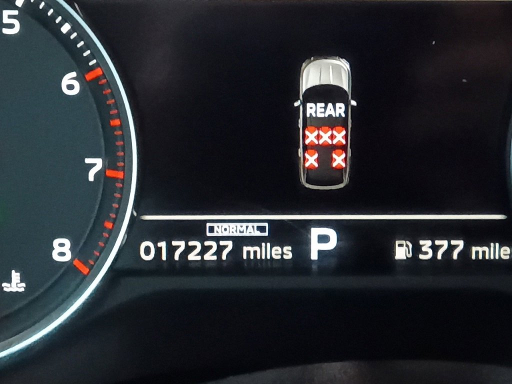 Used 2025 Mitsubishi Outlander SE image 2