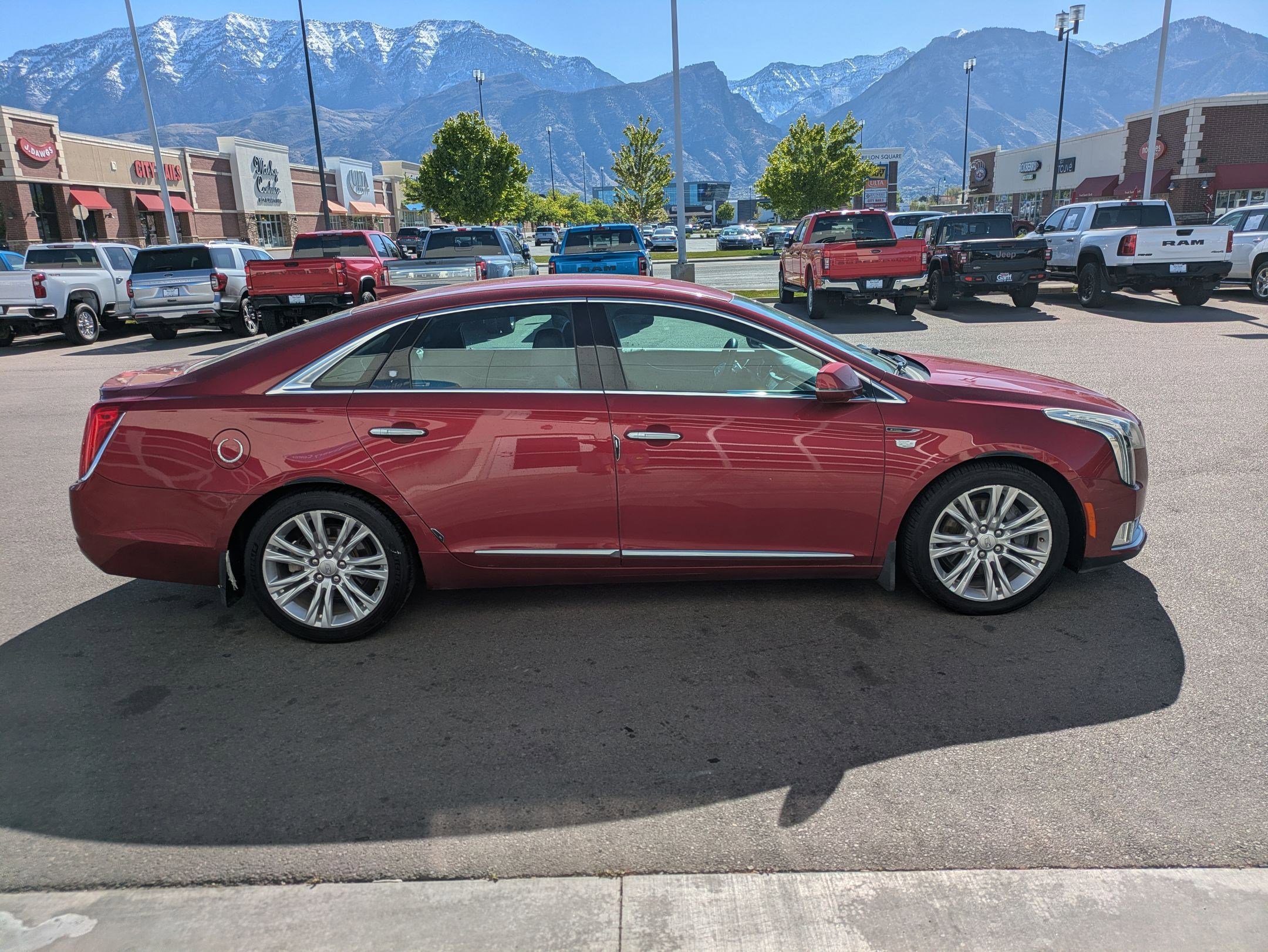 Used 2019 Cadillac XTS Luxury FWD image 2