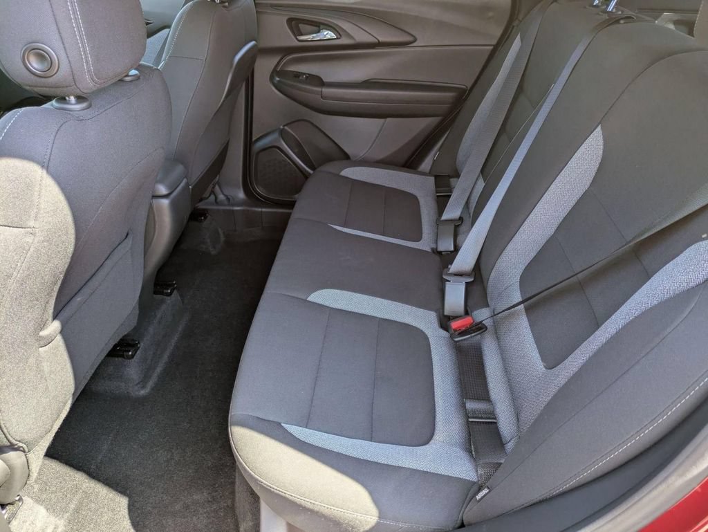 Used 2025 Chevrolet TrailBlazer LT FWD image 24