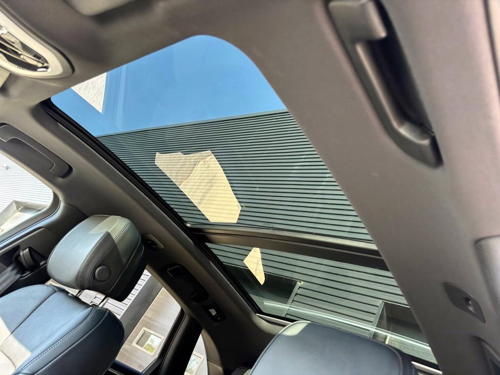 Certified 2025 Porsche Macan image 39