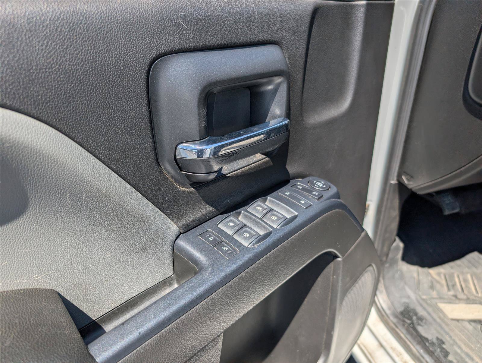 Used 2018 Chevrolet Silverado 1500 Custom w/ Custom Value Package RWD image 6
