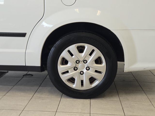 Used 2016 Dodge Grand Caravan American Value Package w/ UConnect Hands-Free Group FWD image 11