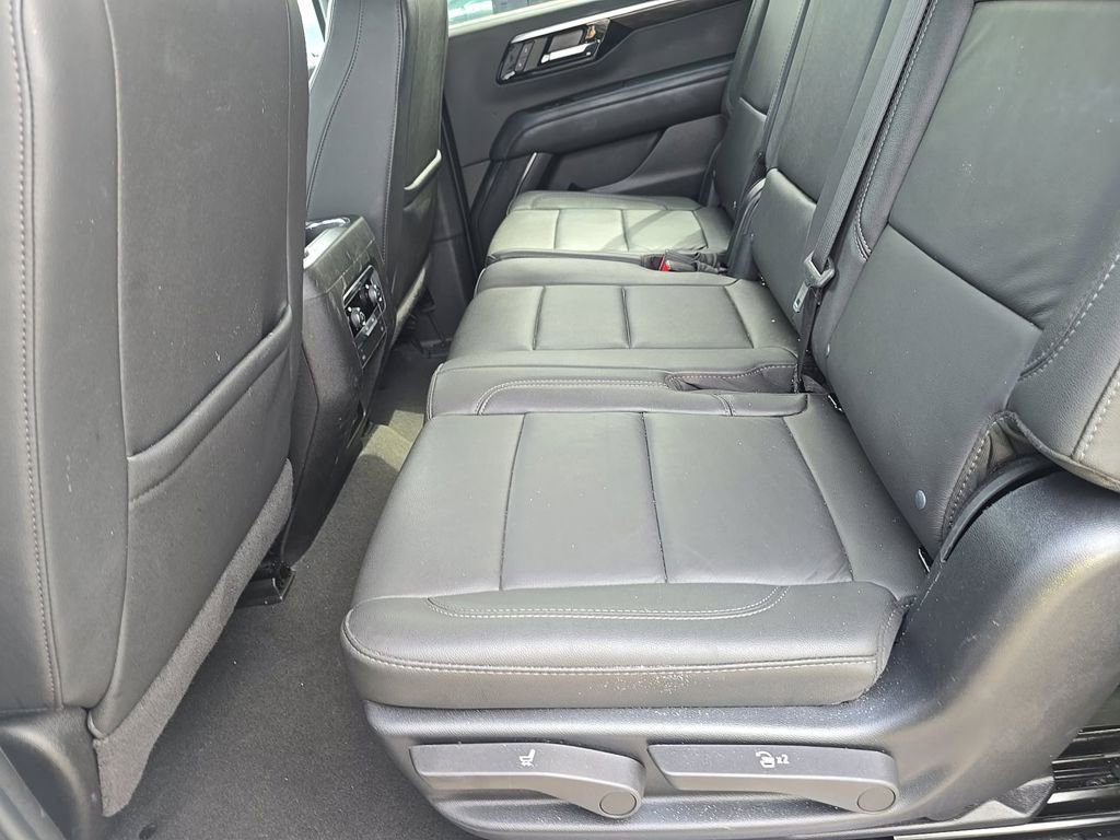 Used 2025 Chevrolet Suburban Z71 AWD/4WD image 13